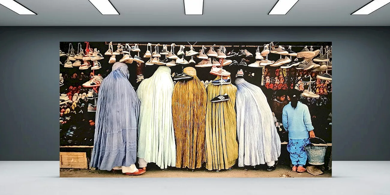 STEVE MCCURRY — 12