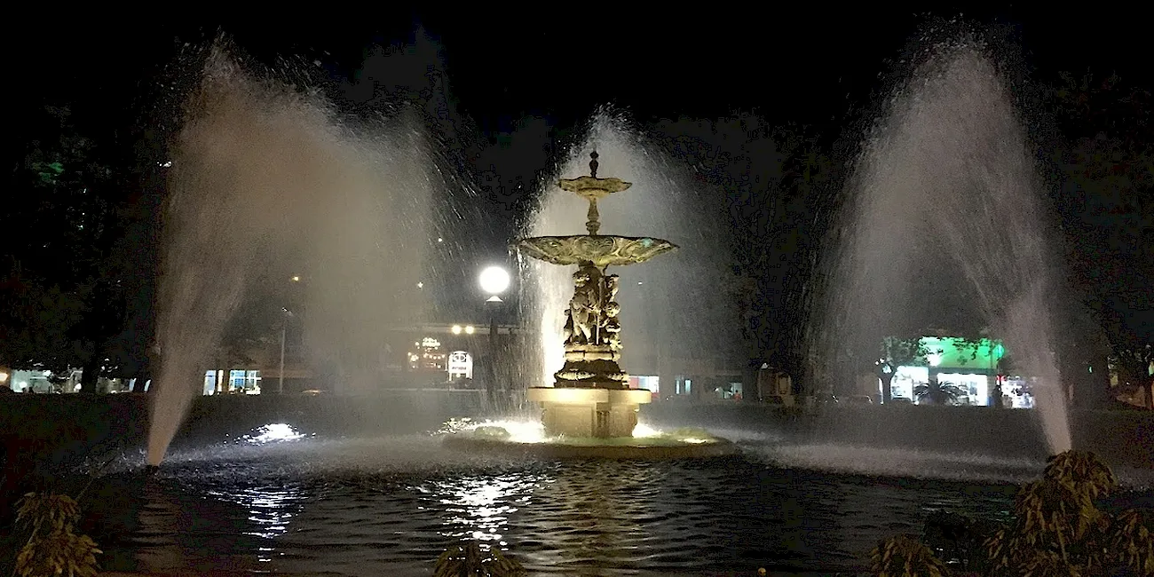TANDIL — 85 FuentePlazaIndep