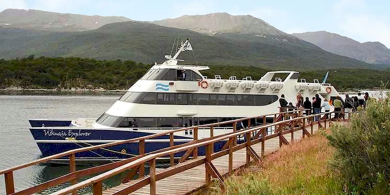 USHUAIA — 03