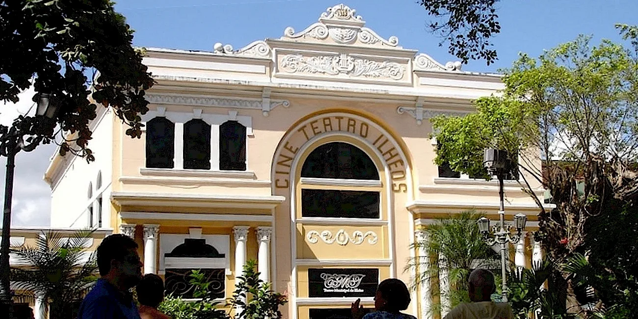 MACEIÓ E ILHÉUS — 32