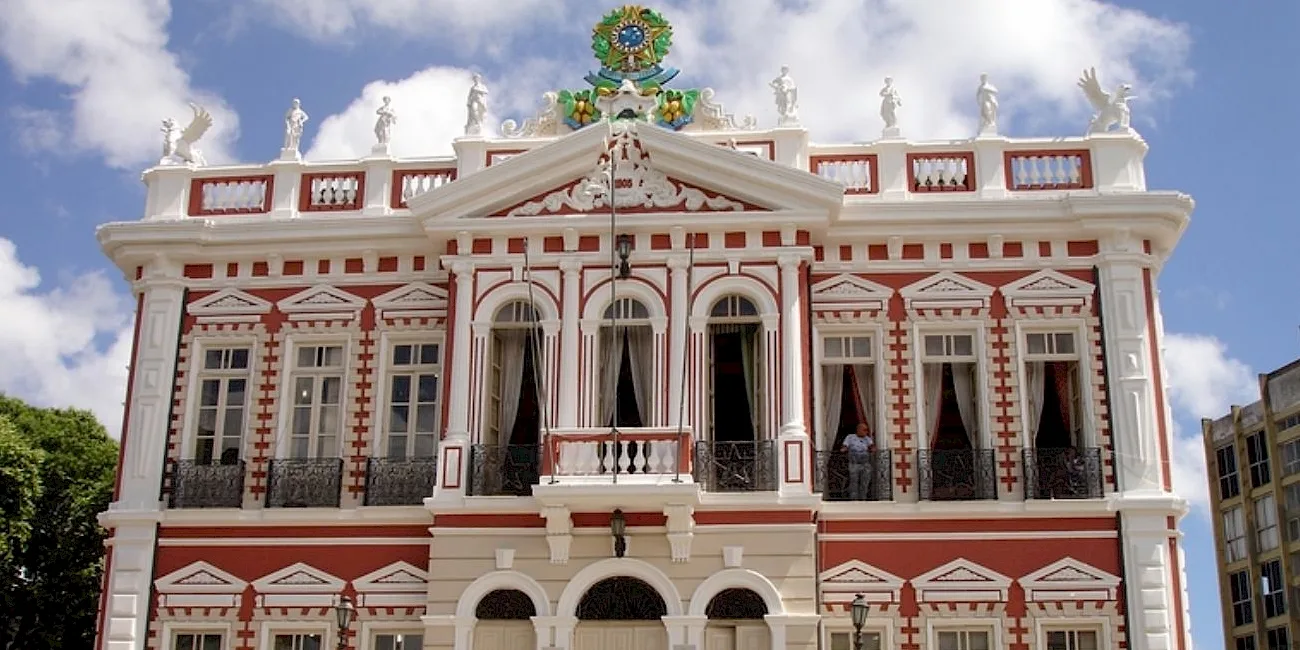 MACEIÓ E ILHÉUS — 33