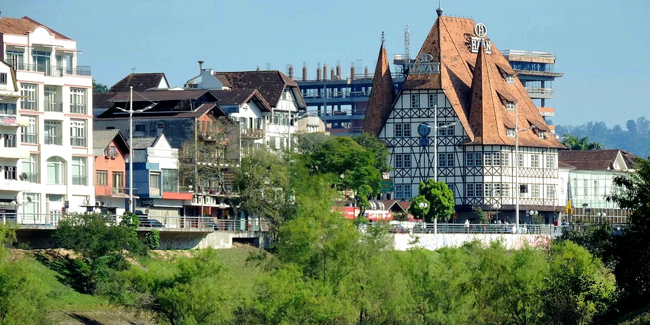 BLUMENAU Y CAMBORIÚ — 11