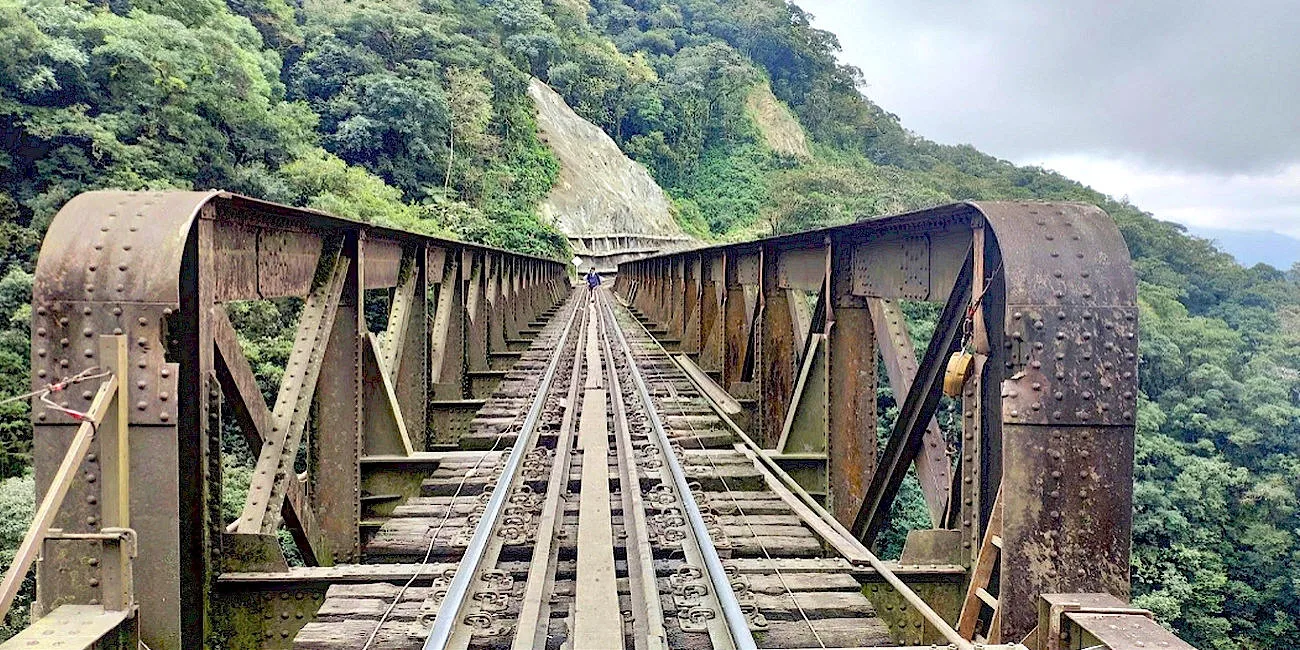 TREN SERRA VERDE EXPRESS — 56a