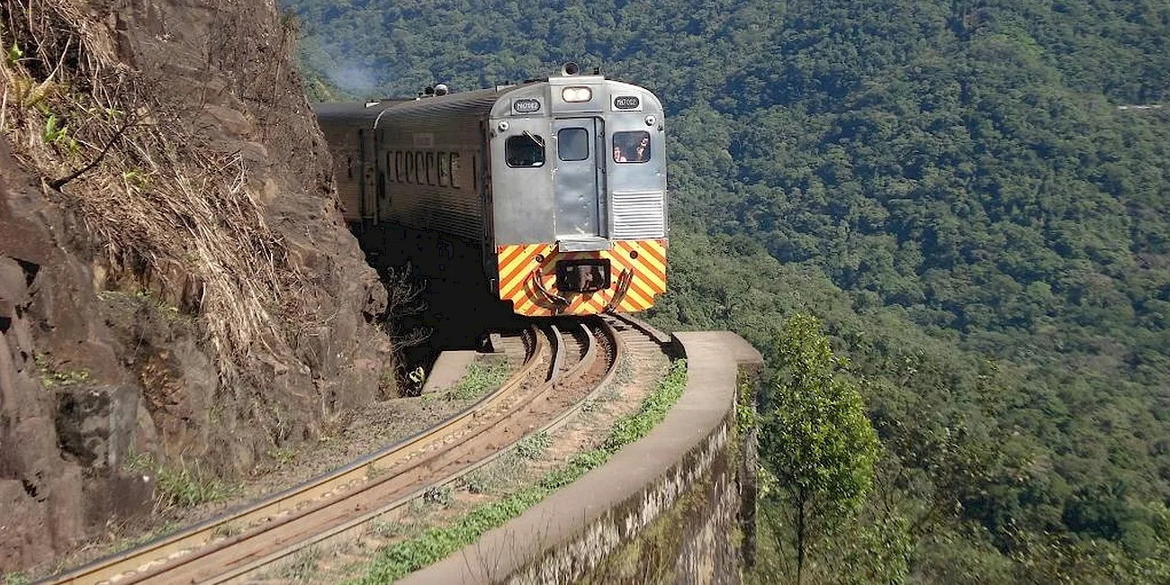 TREN SERRA VERDE EXPRESS — 61