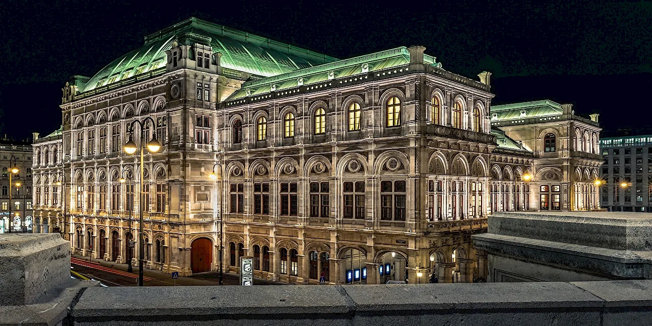 EUROPA DE NOCHE — 23 viena