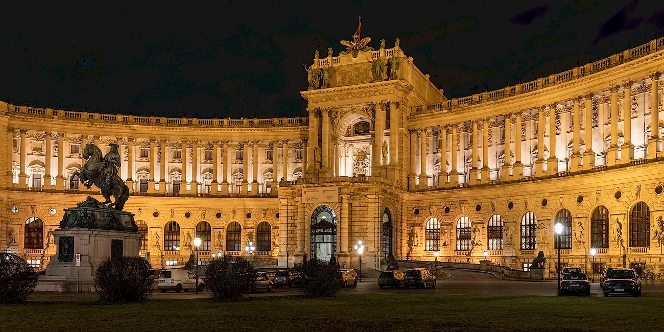 EUROPA DE NOCHE — 25 viena