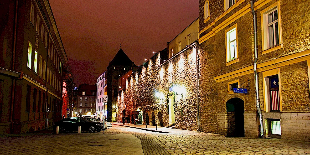 EUROPA DE NOCHE — 43 tallin
