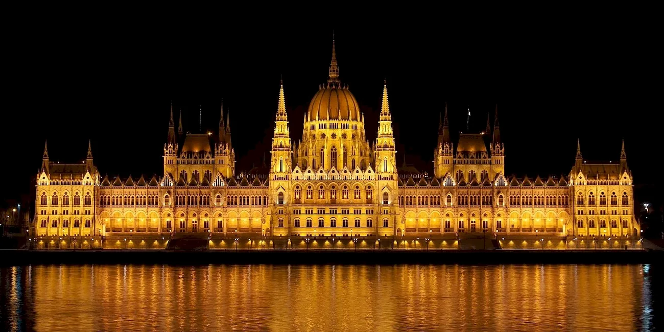 EUROPA DE NOCHE — 56 budapest