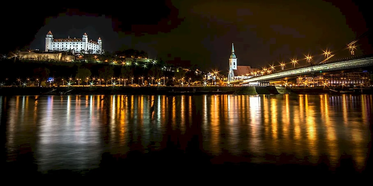EUROPA DE NOCHE — 57 bratislava
