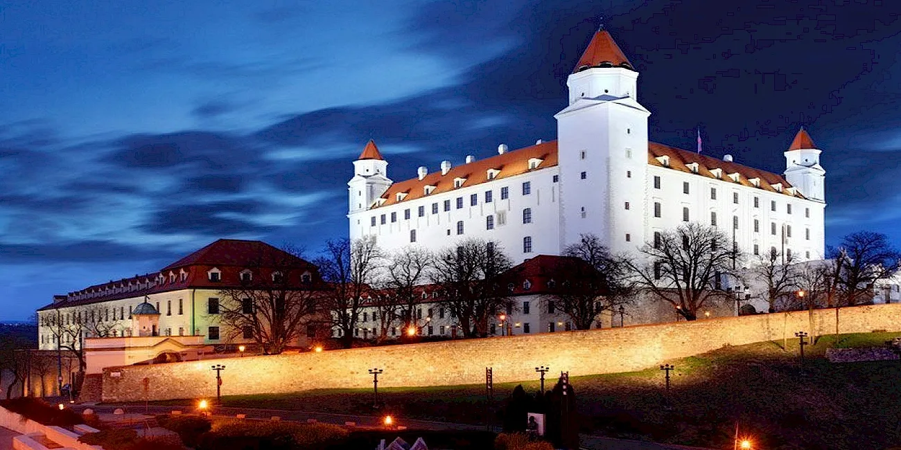 EUROPA DE NOCHE — 58 bratislava