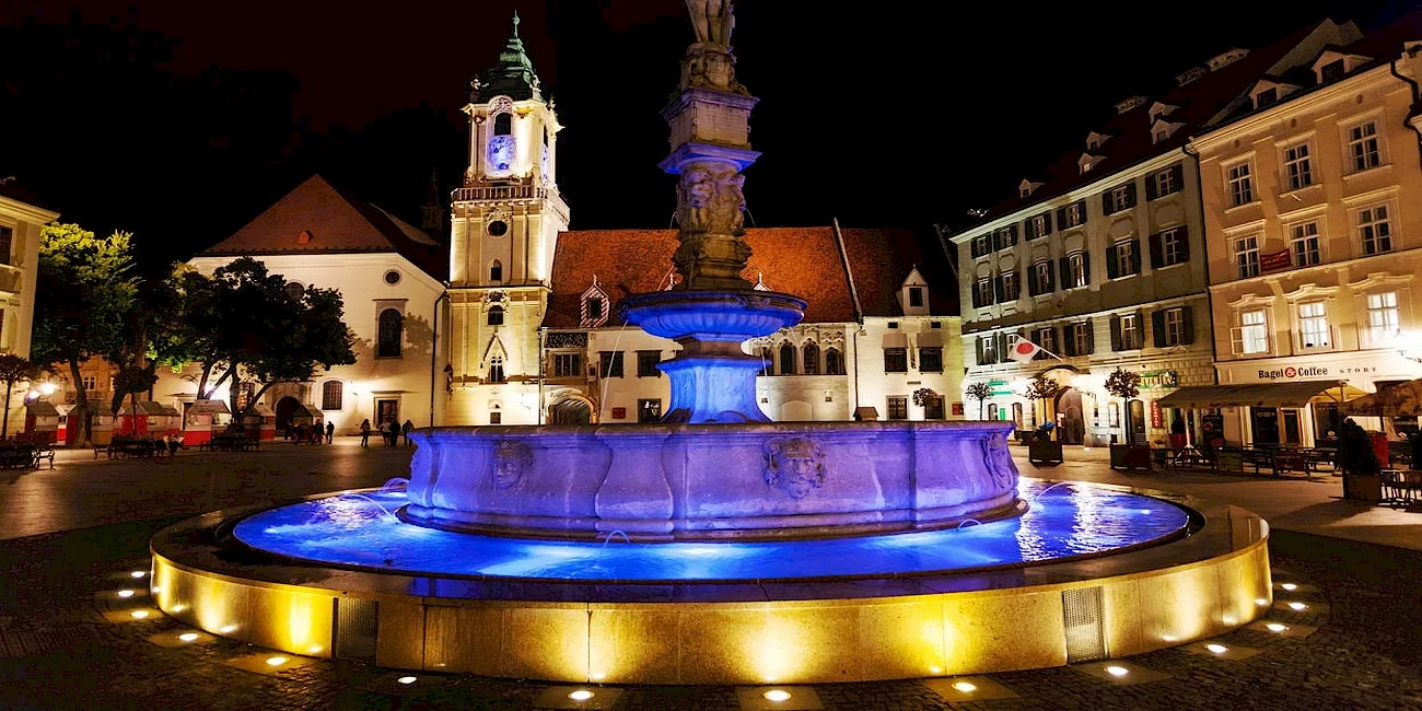 EUROPA DE NOCHE — 60 bratislava