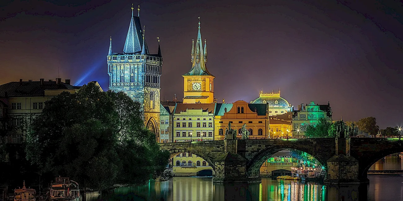 EUROPA DE NOCHE — 65 praga