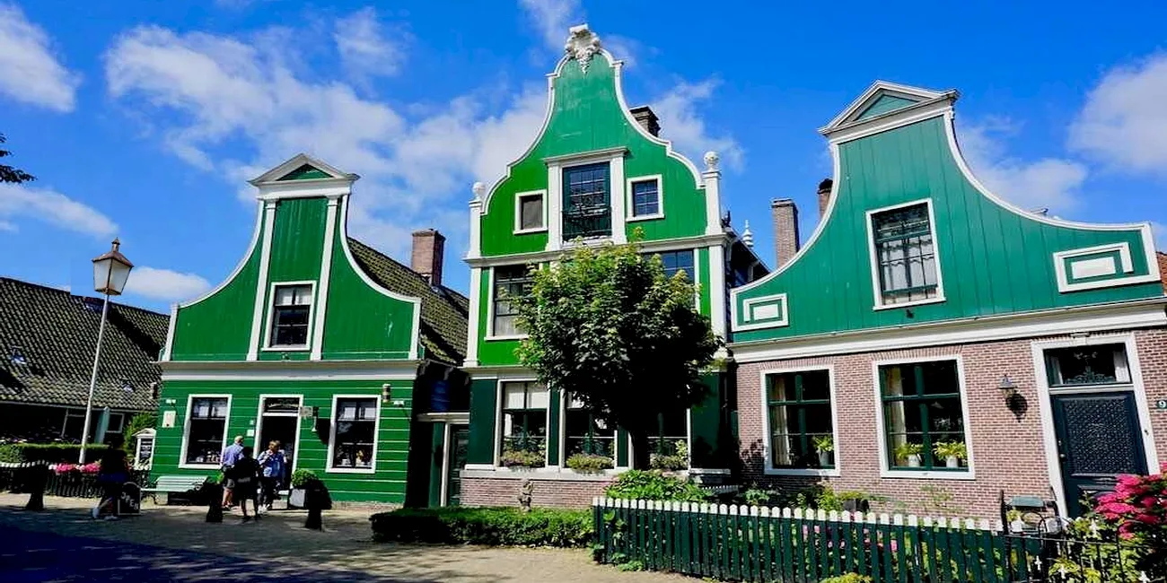 AMSTERDAM — 24