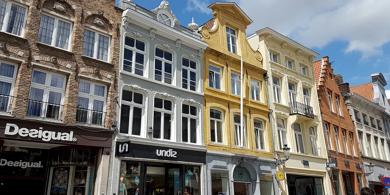 BRUJAS — 10