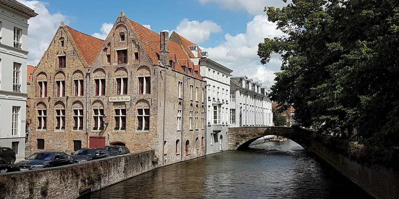 BRUJAS — 48