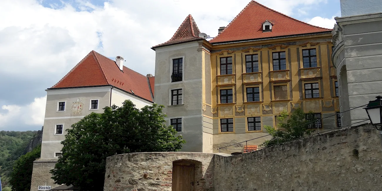 DÜRNSTEIN — 10