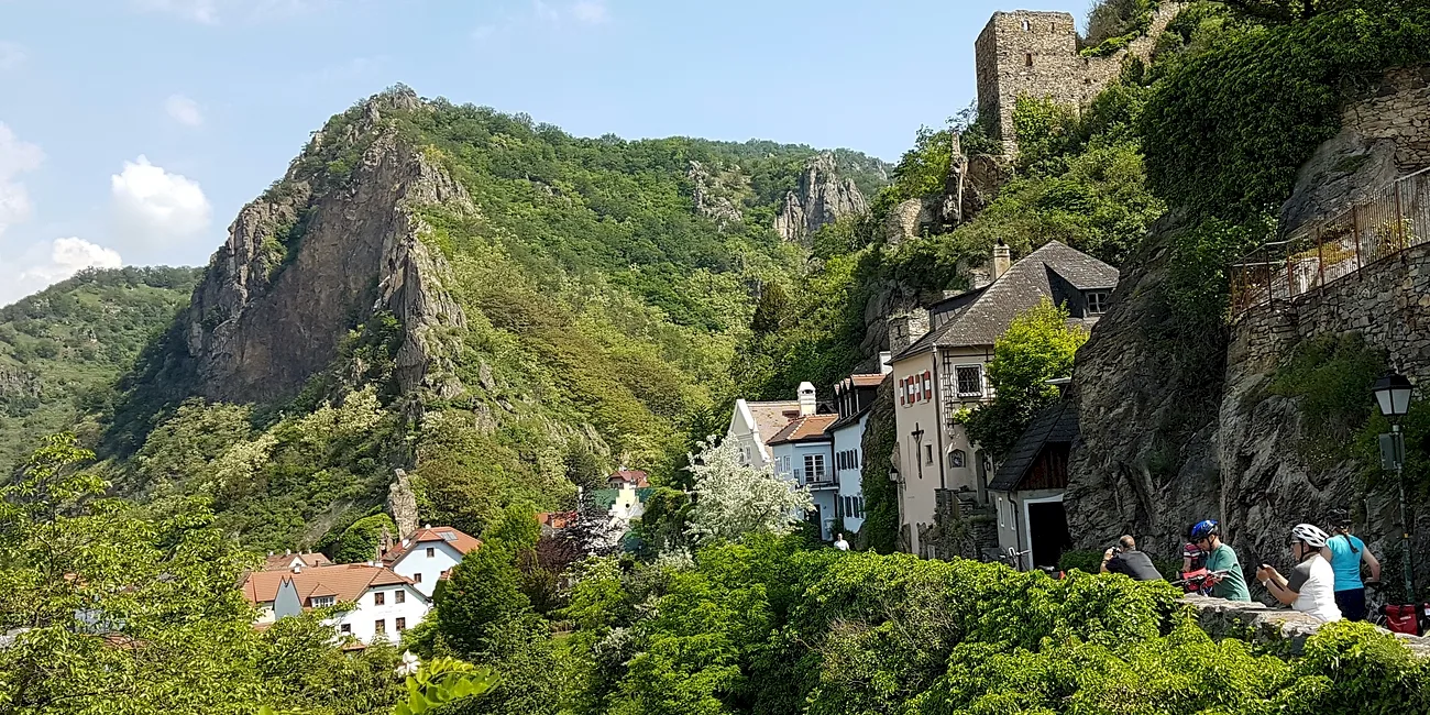 DÜRNSTEIN — 14