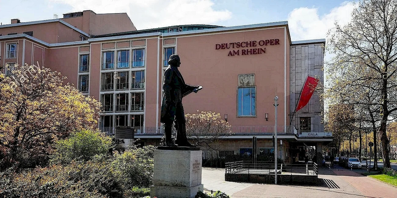 DÜSSELDORF — 51