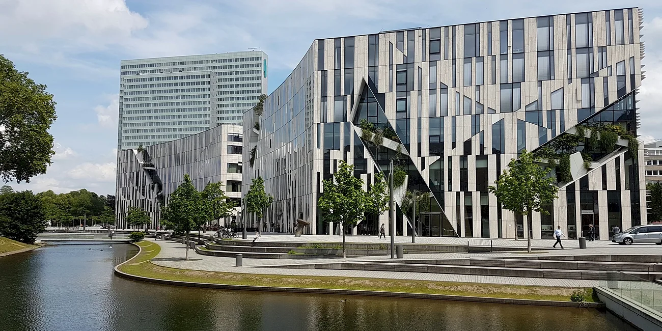 DÜSSELDORF — 52
