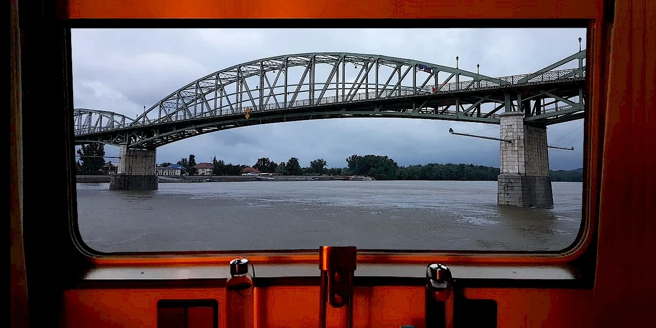 ESZTERGOM — 16