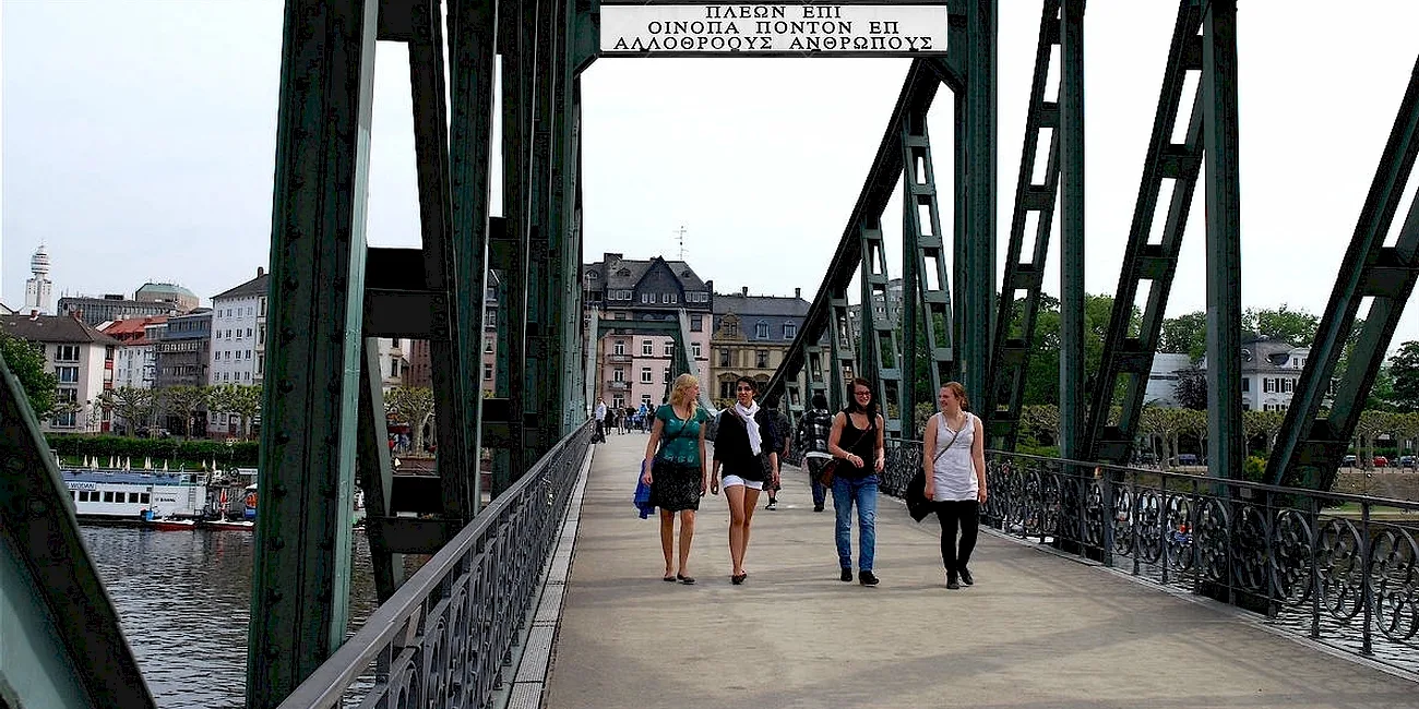 FRANKFURT — 11 PuentePeatonal