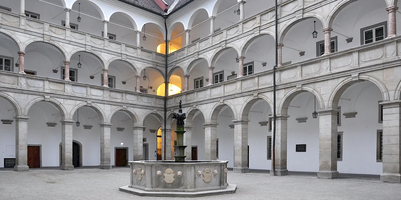 LINZ — 25