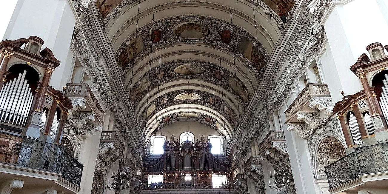 SALZBURGO — 55