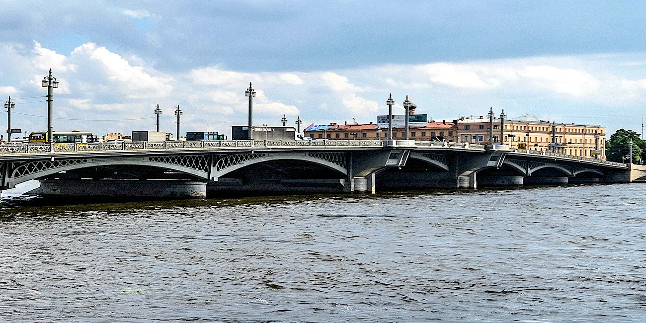 SAN PETERSBURGO — 27a PuenteAnunciacion
