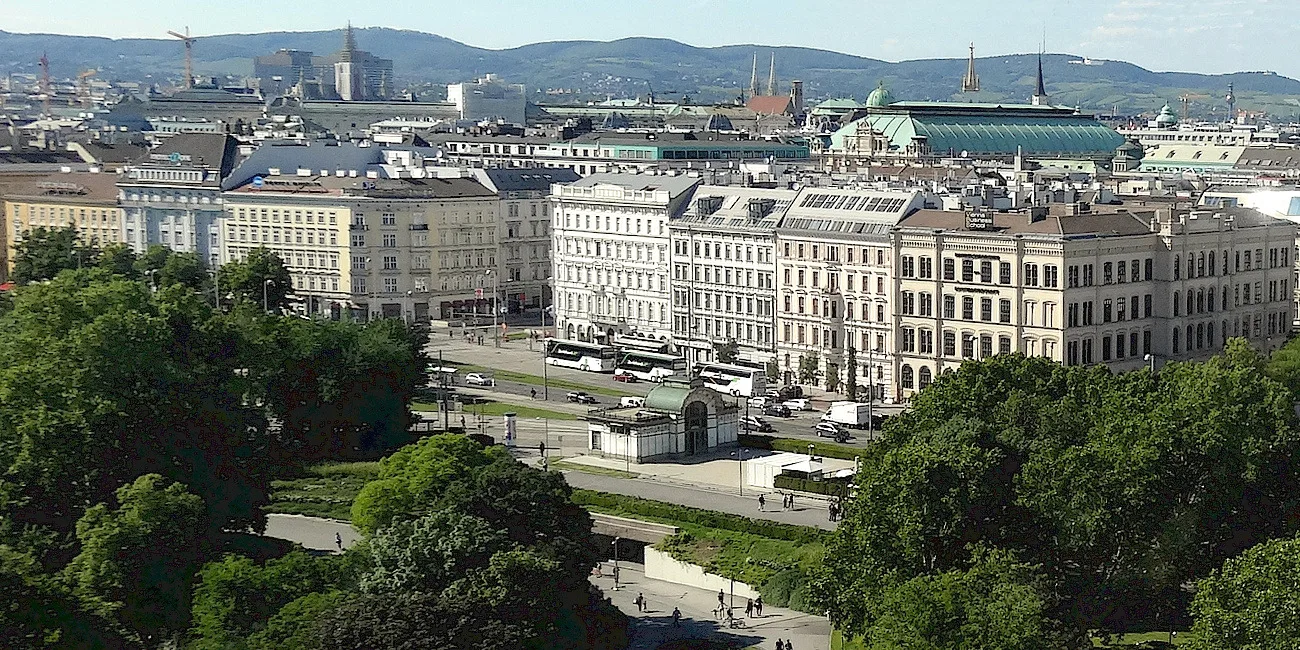 VIENA — 44