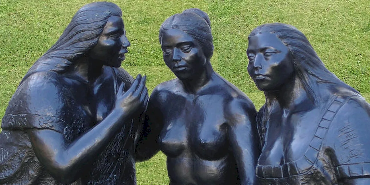 CINCO MUSEOS — 41 LasChismosas